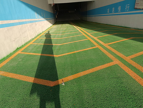 环氧地坪施工的基层处理与地面找平技术